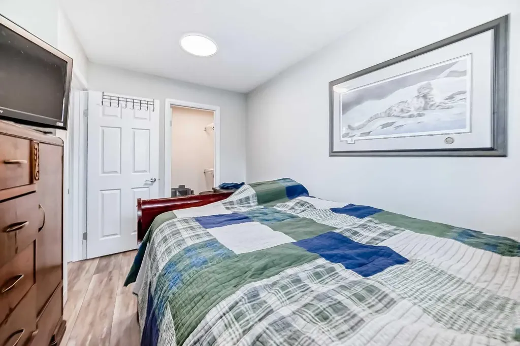 4311 73 Street NW Calgary AB T3B2N2