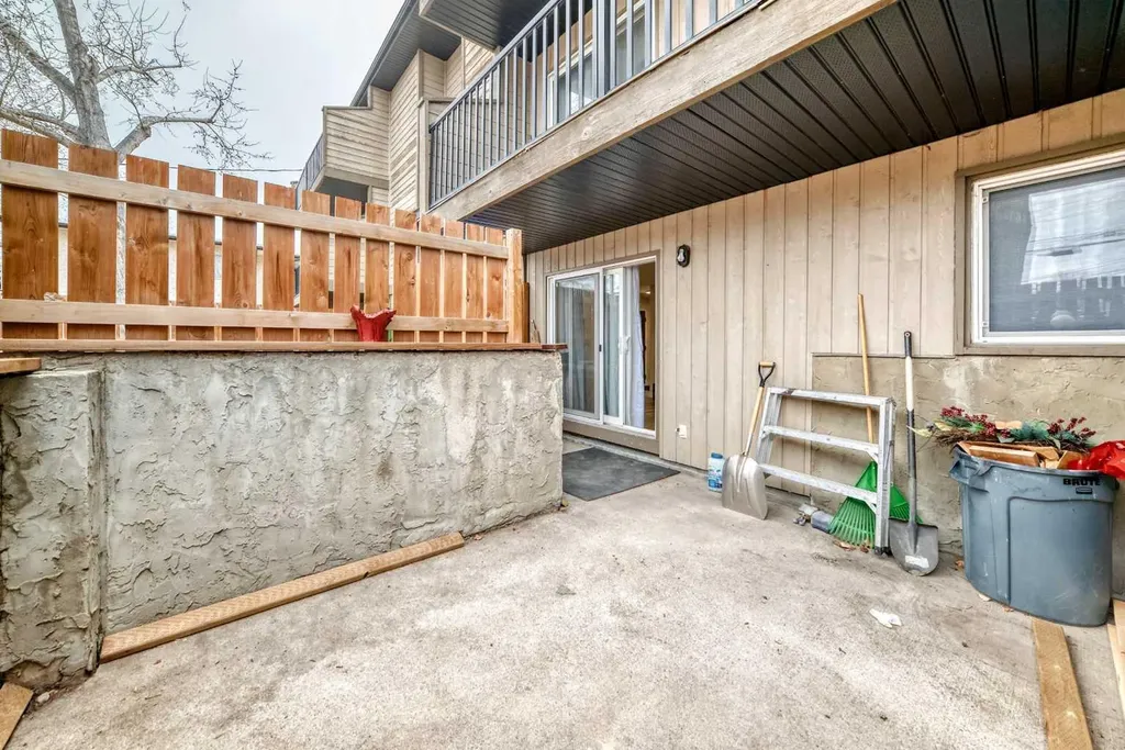 4311 73 Street NW Calgary AB T3B2N2