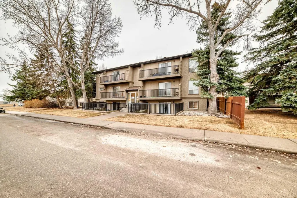 4311 73 Street NW Calgary AB T3B2N2