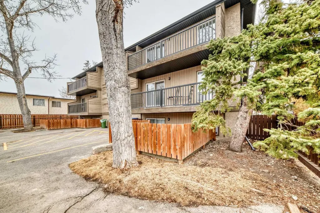 4311 73 Street NW Calgary AB T3B2N2