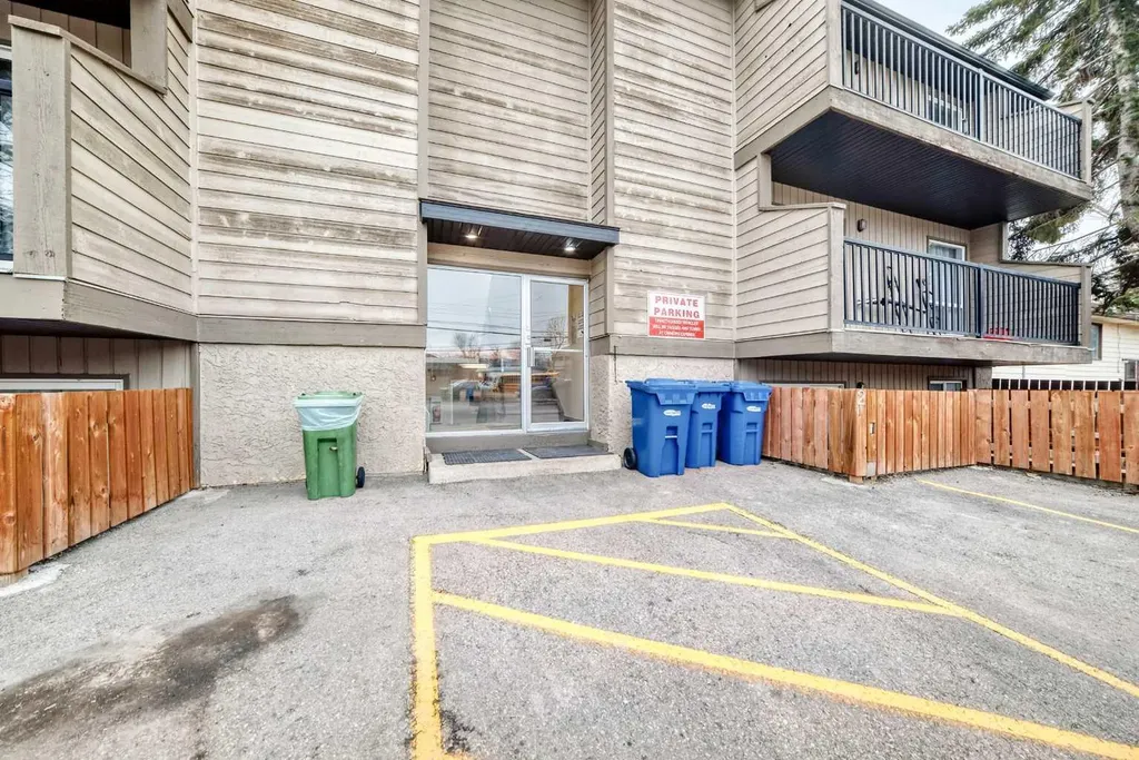 4311 73 Street NW Calgary AB T3B2N2