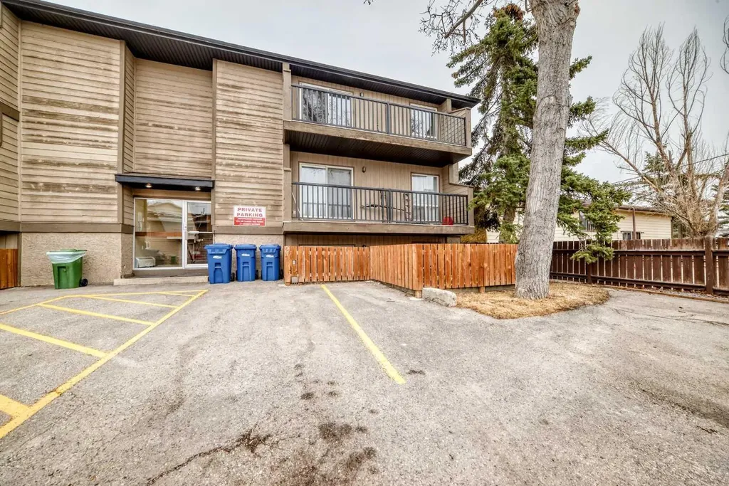 4311 73 Street NW Calgary AB T3B2N2