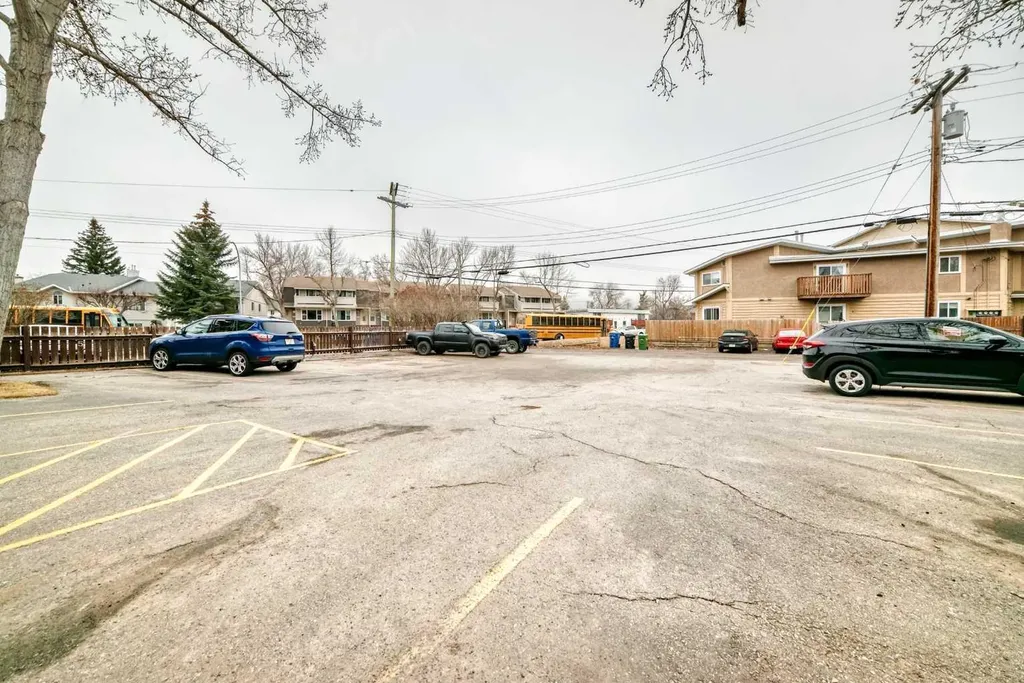 4311 73 Street NW Calgary AB T3B2N2