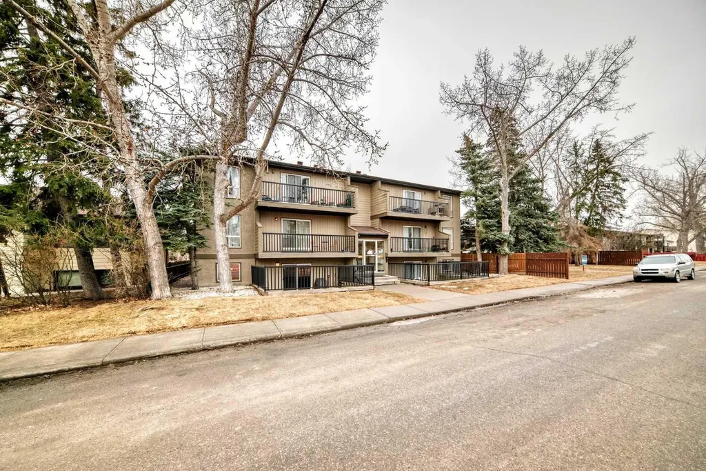 4311 73 Street NW Calgary AB T3B2N2