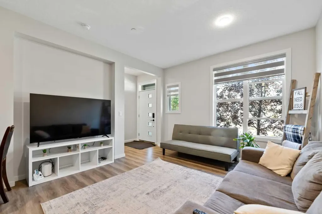 273 Lucas Avenue NW Calgary AB T3P 1S3