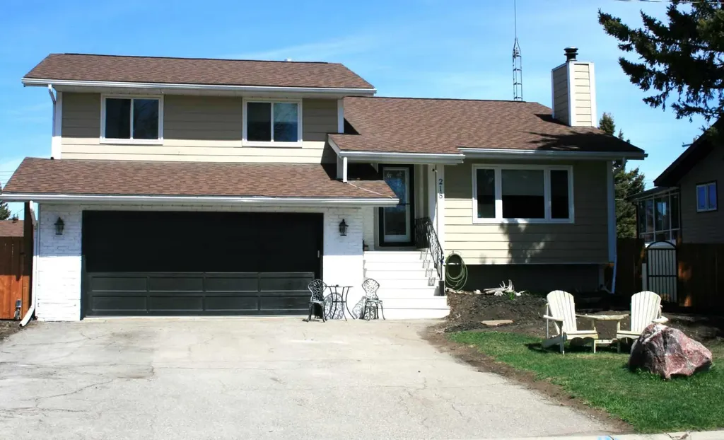 218 8 Avenue NE Sundre AB T0M 1X0