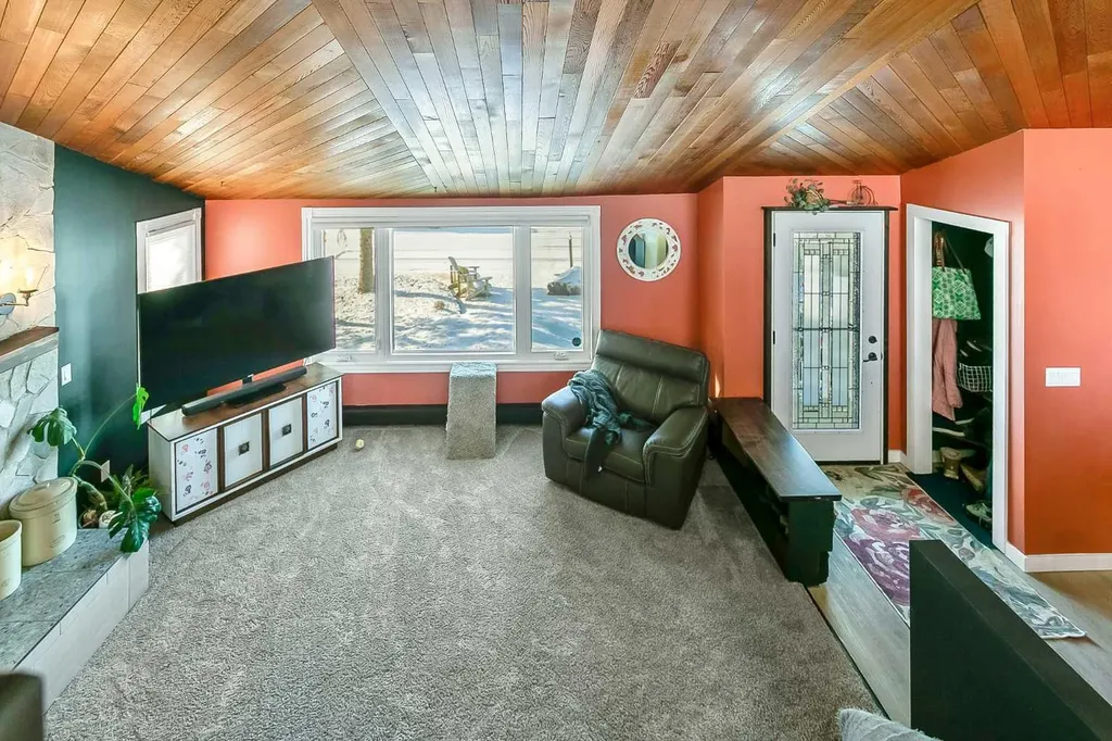 218 8 Avenue NE Sundre AB T0M 1X0