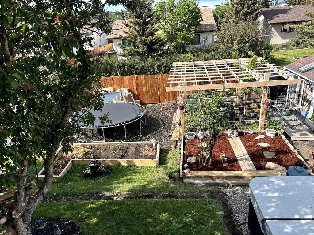 218 8 Avenue NE Sundre AB T0M 1X0
