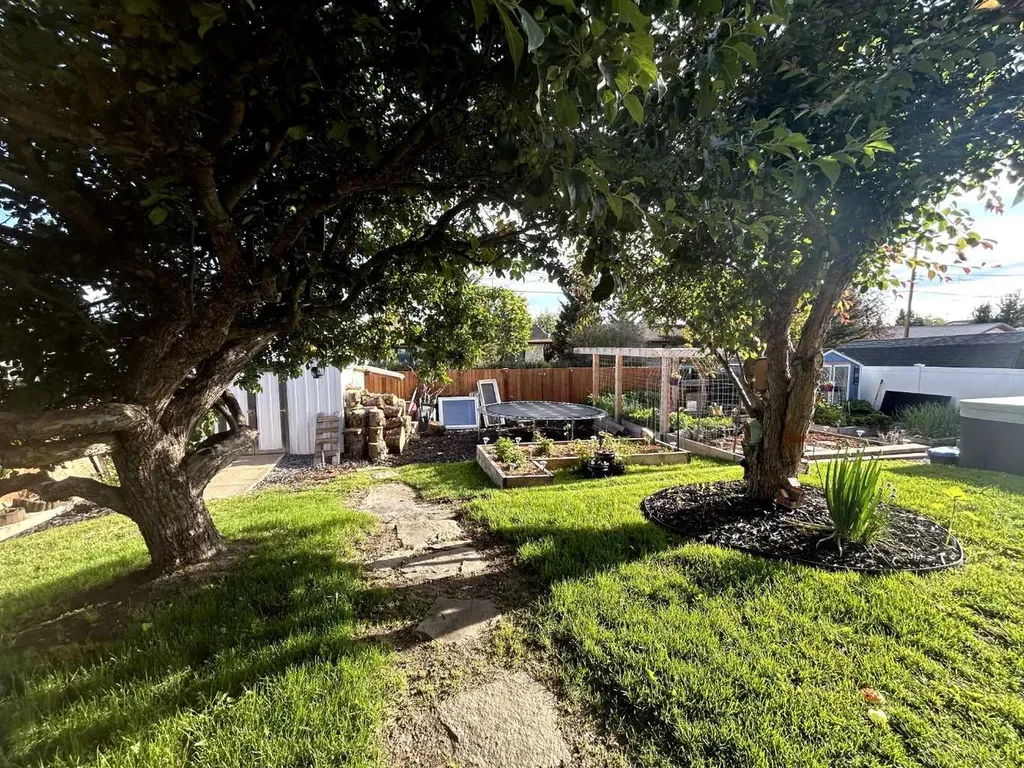 218 8 Avenue NE Sundre AB T0M 1X0