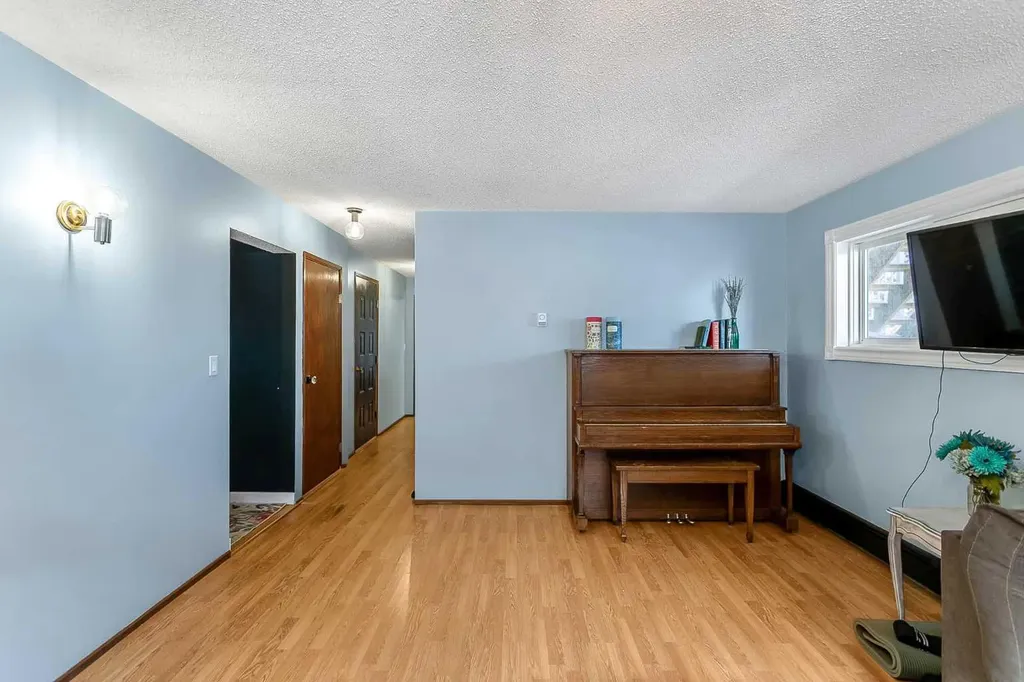 218 8 Avenue NE Sundre AB T0M 1X0