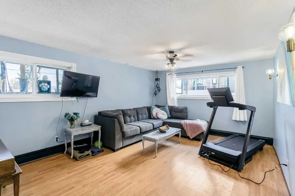 218 8 Avenue NE Sundre AB T0M 1X0