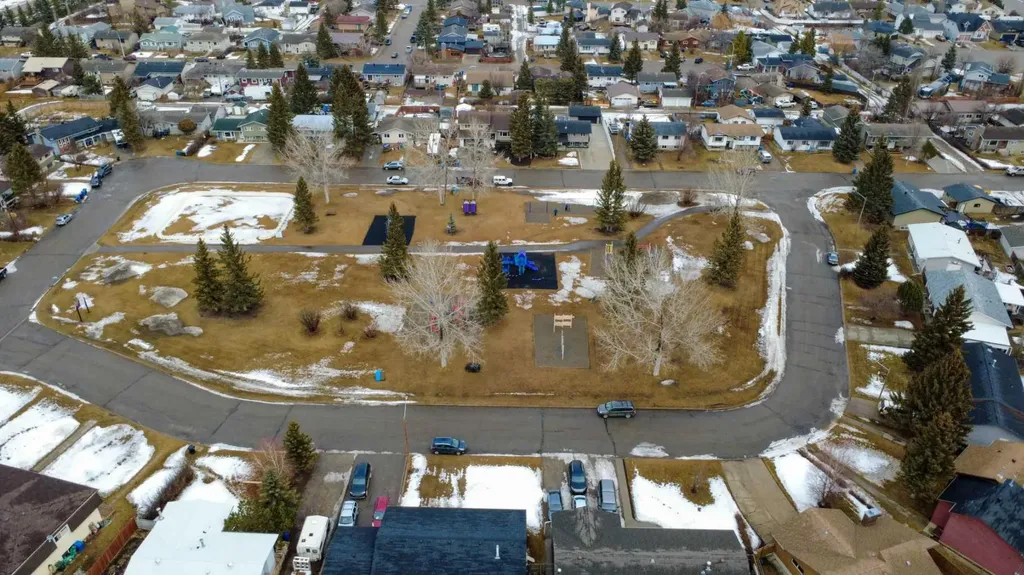 218 8 Avenue NE Sundre AB T0M 1X0