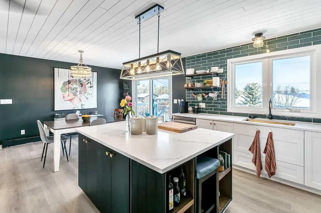 218 8 Avenue NE Sundre AB T0M 1X0
