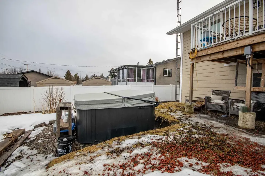 218 8 Avenue NE Sundre AB T0M 1X0