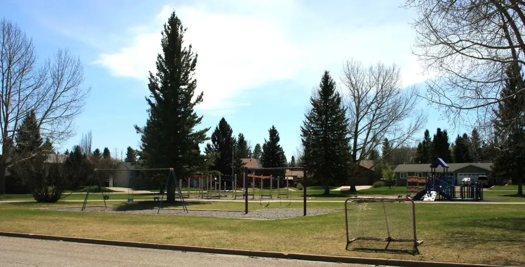 218 8 Avenue NE Sundre AB T0M 1X0