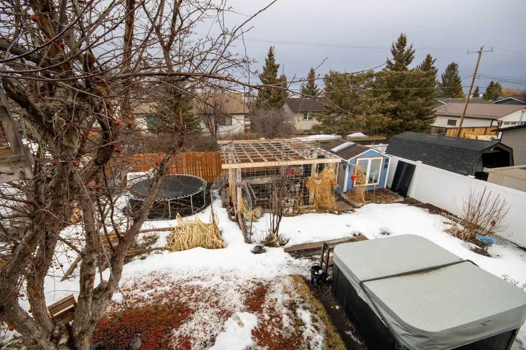 218 8 Avenue NE Sundre AB T0M 1X0