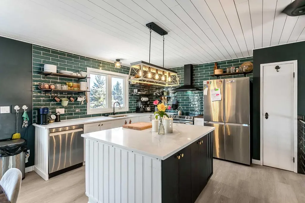218 8 Avenue NE Sundre AB T0M 1X0