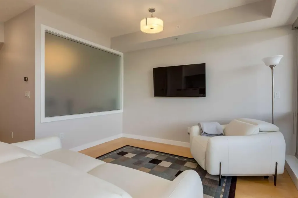 1234 5 Avenue NW Calgary AB T2N0R9