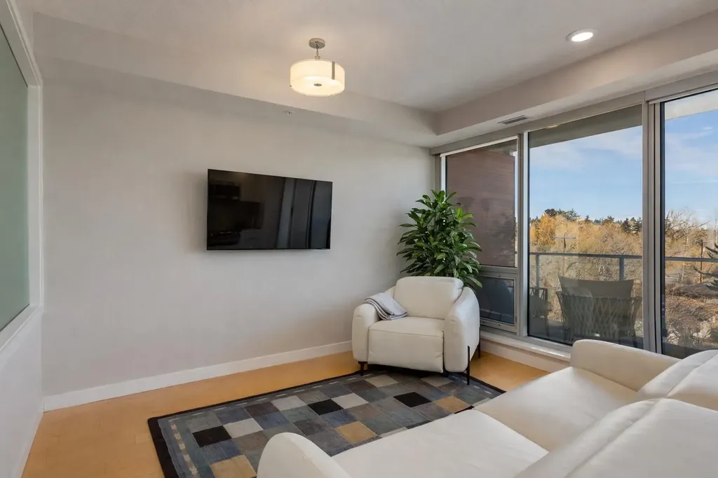 1234 5 Avenue NW Calgary AB T2N0R9