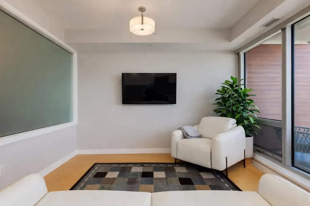 1234 5 Avenue NW Calgary AB T2N0R9