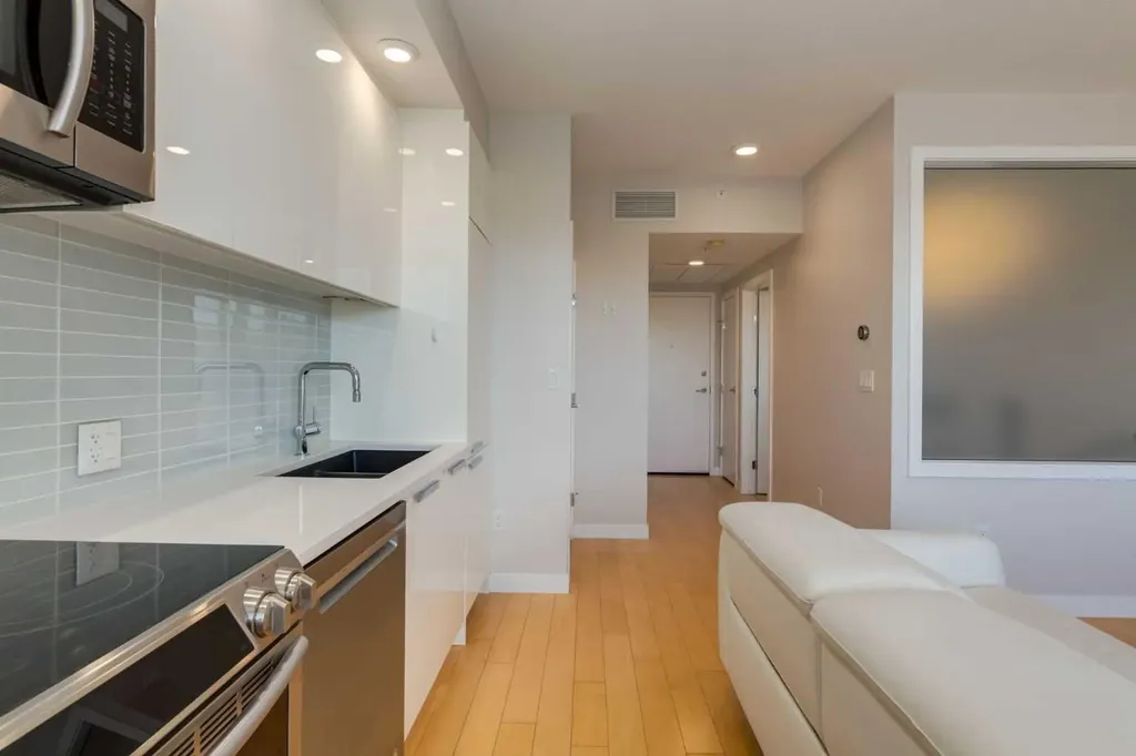1234 5 Avenue NW Calgary AB T2N0R9
