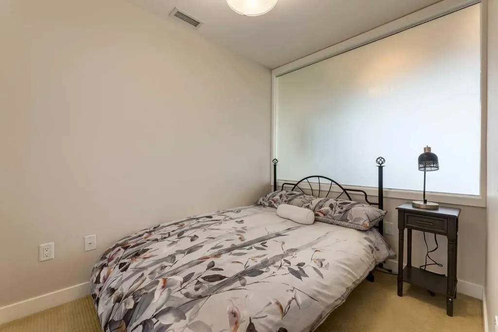 1234 5 Avenue NW Calgary AB T2N0R9