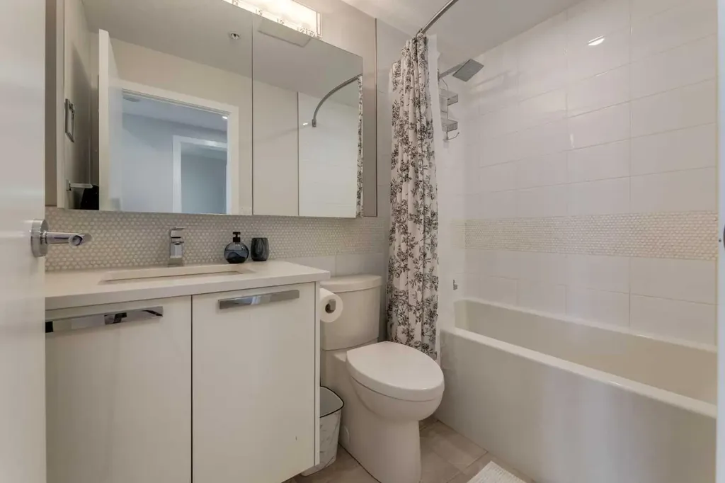 1234 5 Avenue NW Calgary AB T2N0R9