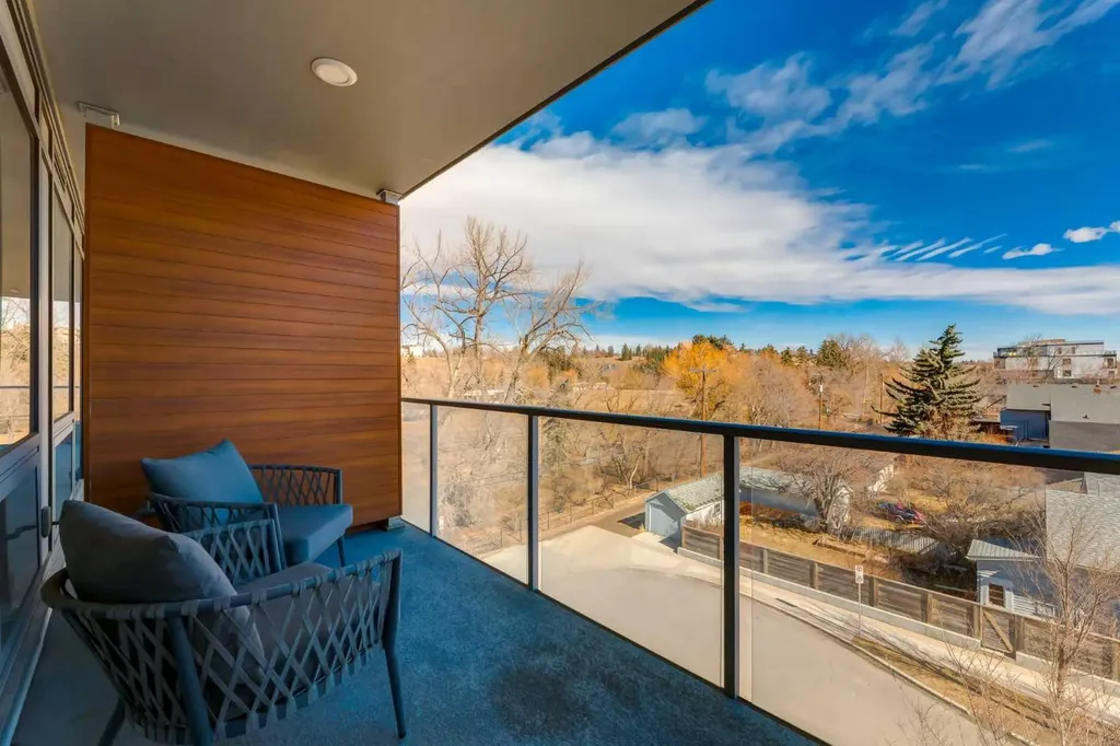1234 5 Avenue NW Calgary AB T2N0R9