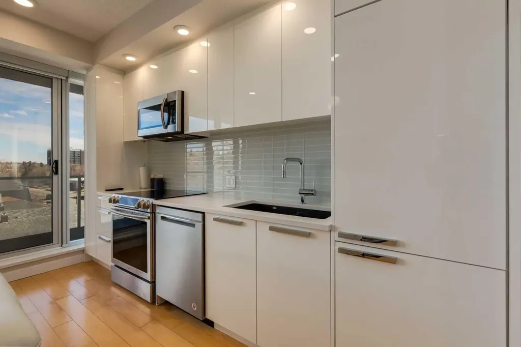 1234 5 Avenue NW Calgary AB T2N0R9