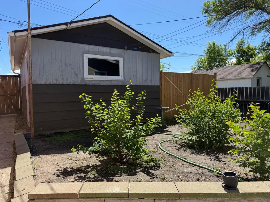 541 3 Avenue W Drumheller AB T0J0Y3
