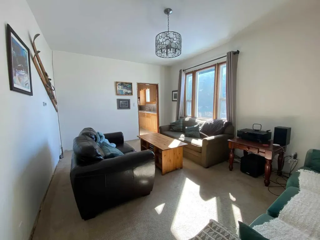 20601 25 Avenue Bellevue AB T0K 0C0