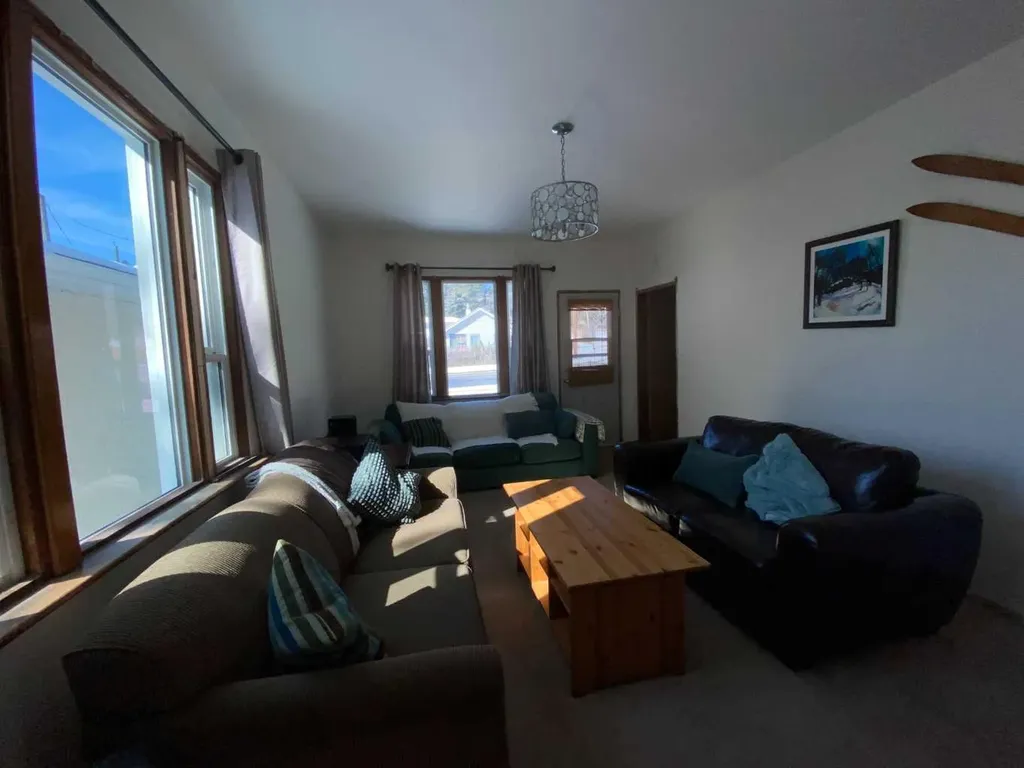 20601 25 Avenue Bellevue AB T0K 0C0