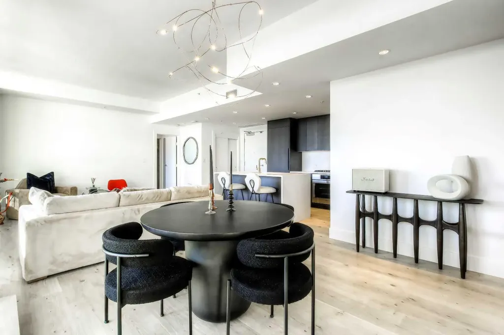 46 9 Street NE Calgary AB T2E 7Y1