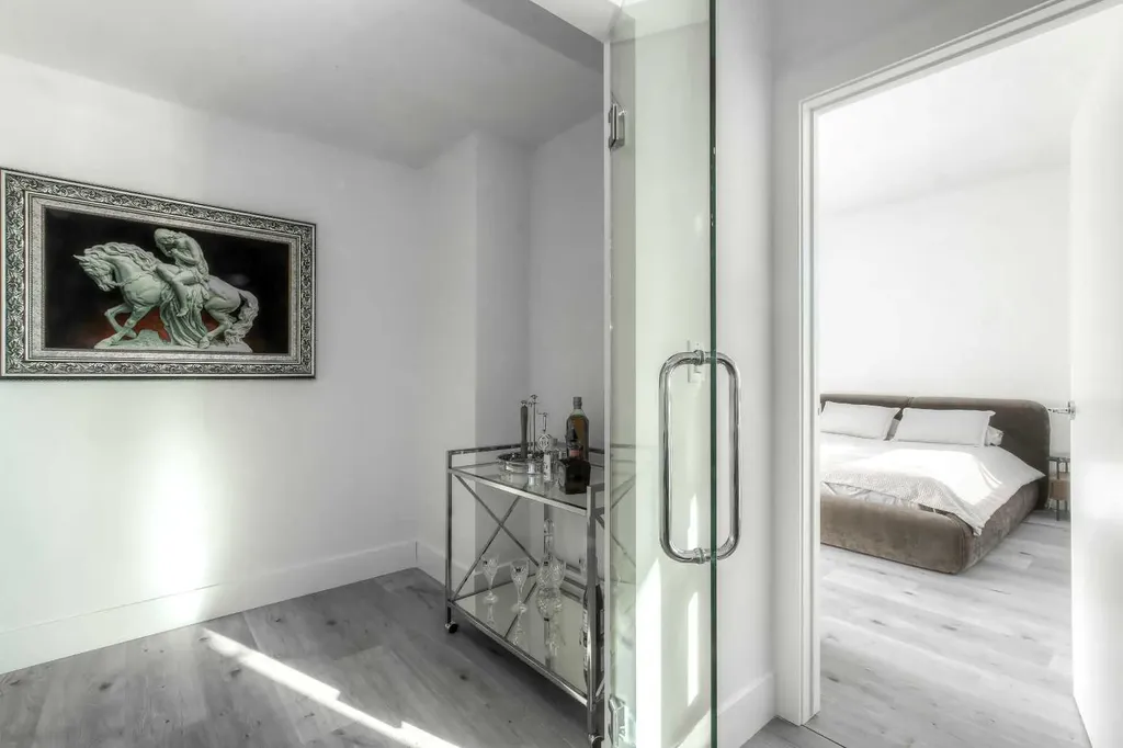46 9 Street NE Calgary AB T2E 7Y1