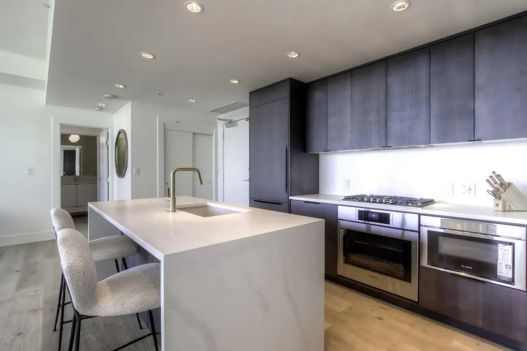 46 9 Street NE Calgary AB T2E 7Y1