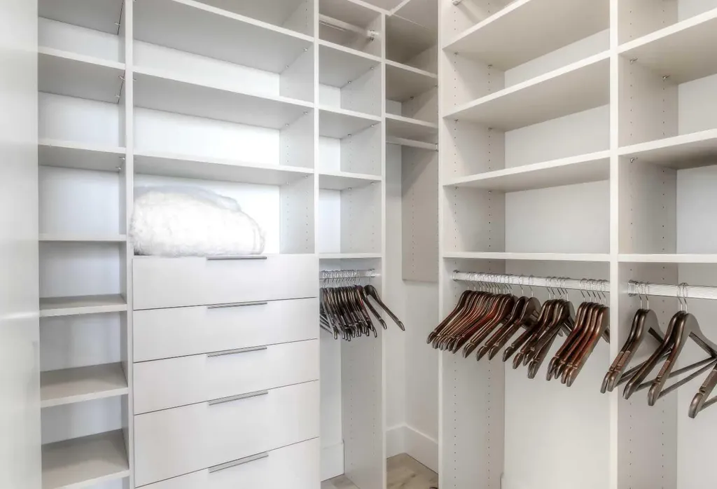 46 9 Street NE Calgary AB T2E 7Y1