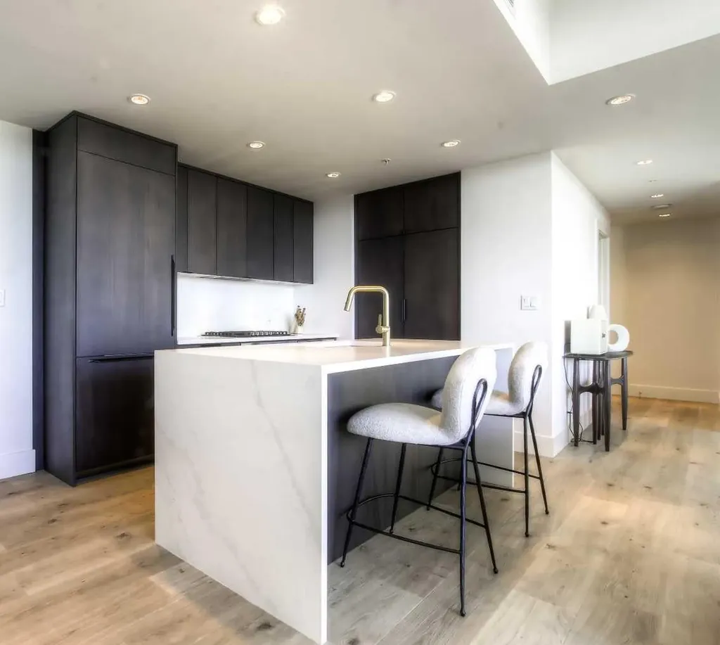 46 9 Street NE Calgary AB T2E 7Y1