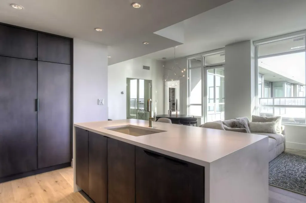 46 9 Street NE Calgary AB T2E 7Y1