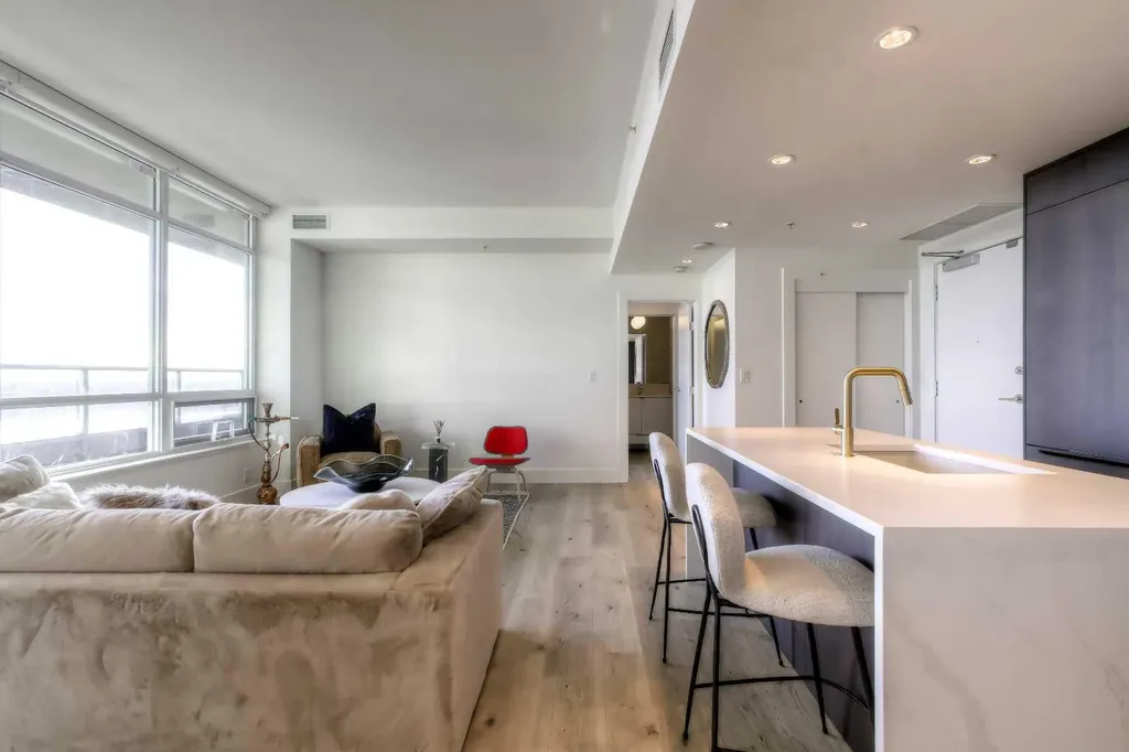 46 9 Street NE Calgary AB T2E 7Y1