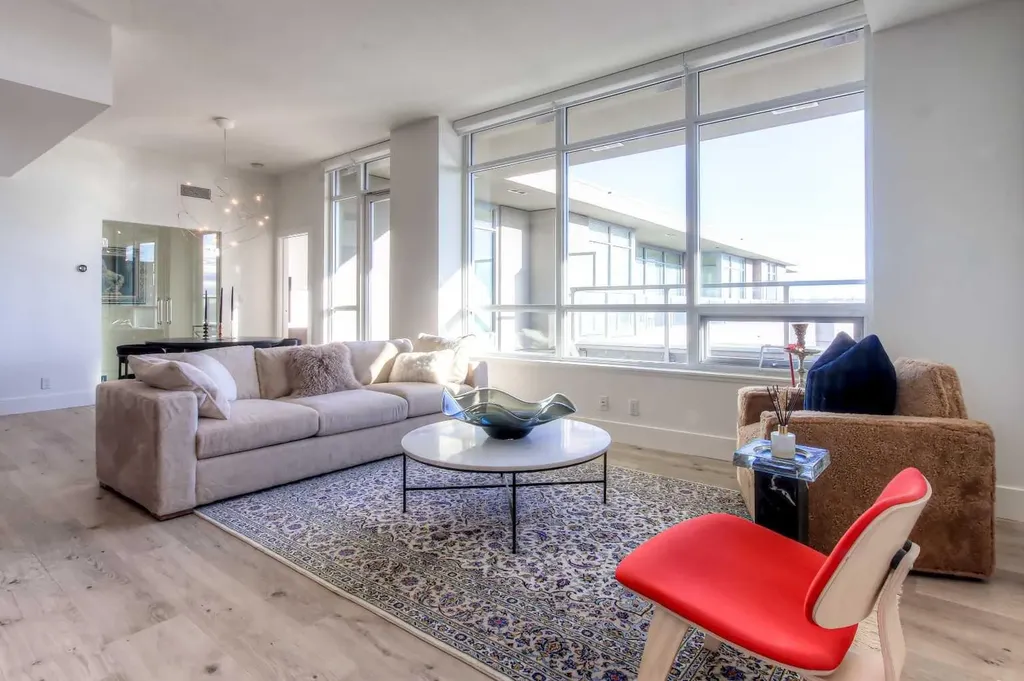 46 9 Street NE Calgary AB T2E 7Y1