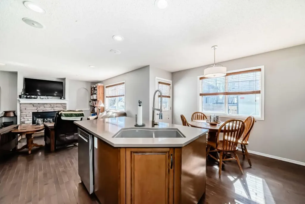 377 Cimarron Boulevard Okotoks AB T1S 2L8