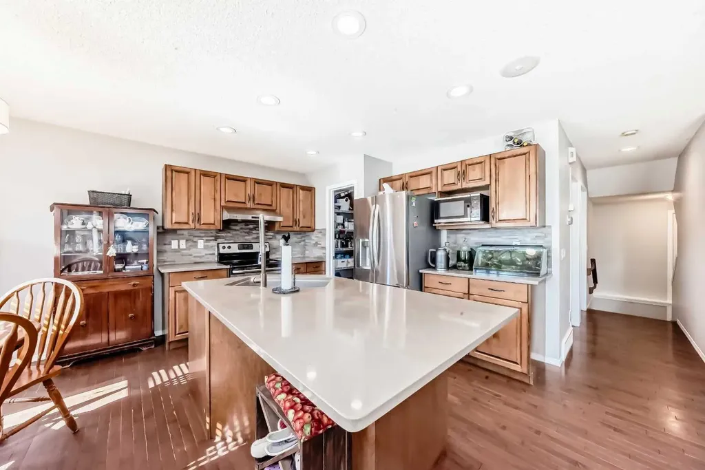 377 Cimarron Boulevard Okotoks AB T1S 2L8