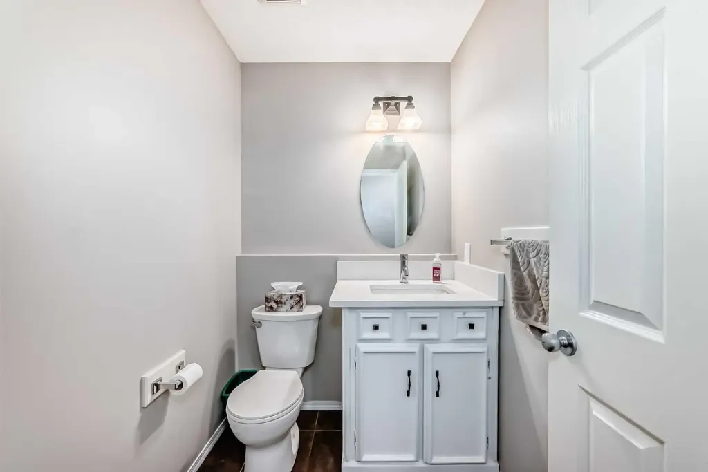 377 Cimarron Boulevard Okotoks AB T1S 2L8