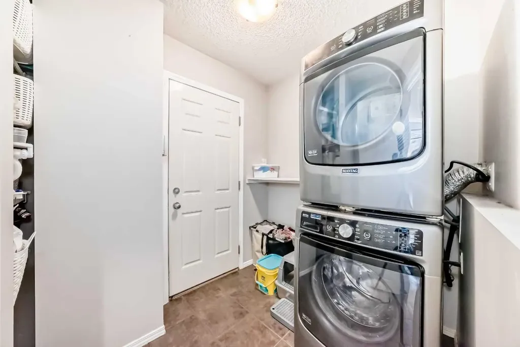 377 Cimarron Boulevard Okotoks AB T1S 2L8