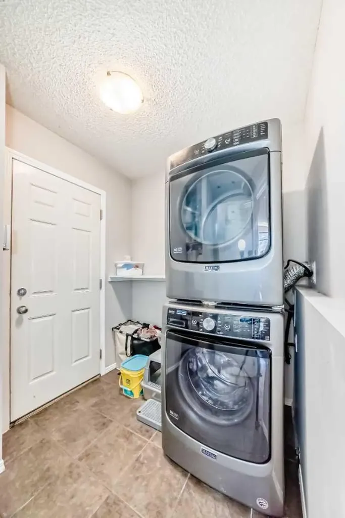 377 Cimarron Boulevard Okotoks AB T1S 2L8