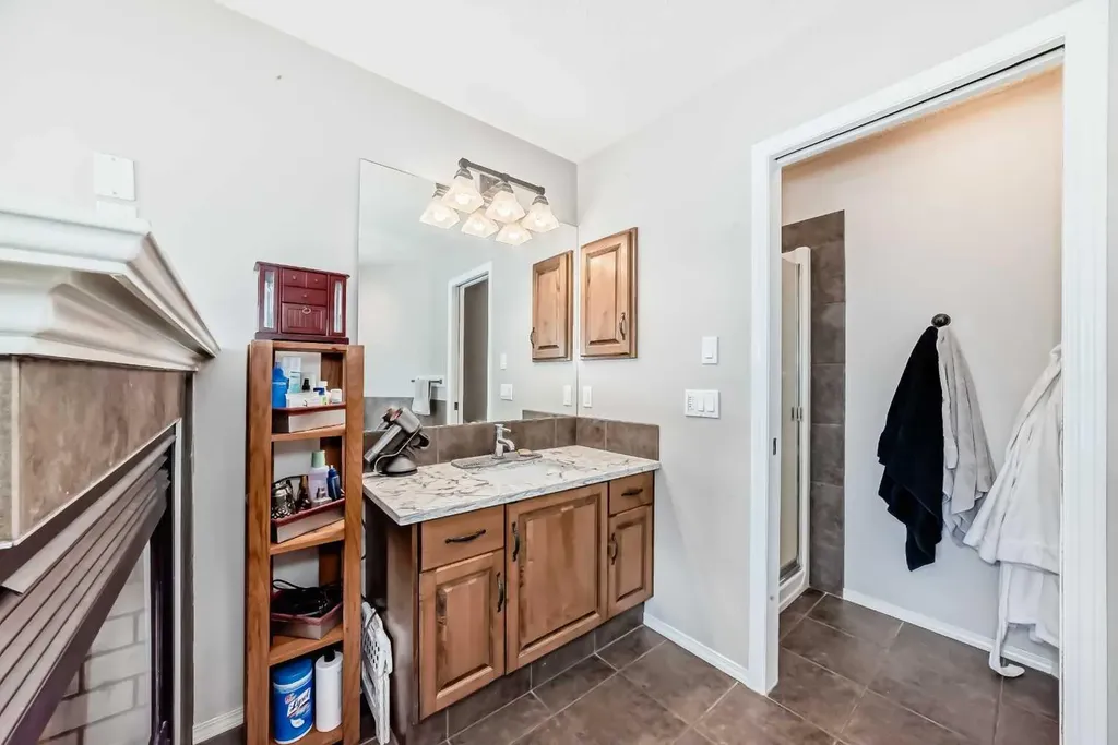 377 Cimarron Boulevard Okotoks AB T1S 2L8