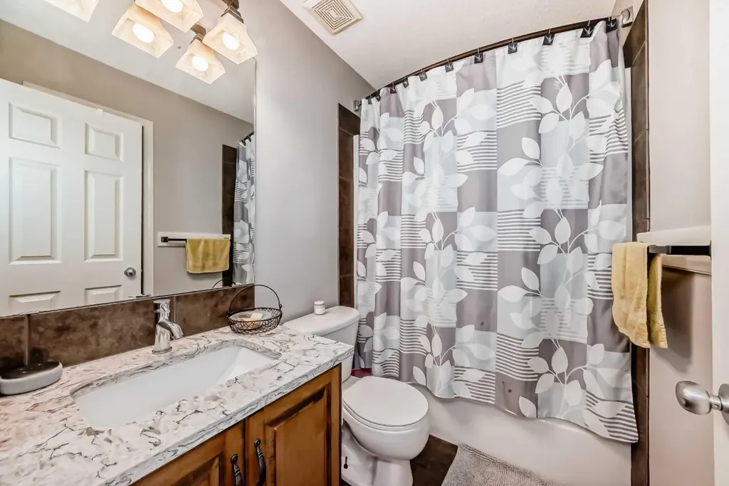 377 Cimarron Boulevard Okotoks AB T1S 2L8