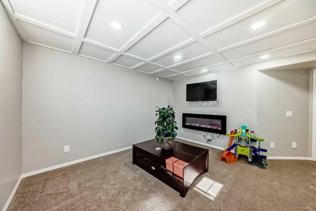 377 Cimarron Boulevard Okotoks AB T1S 2L8