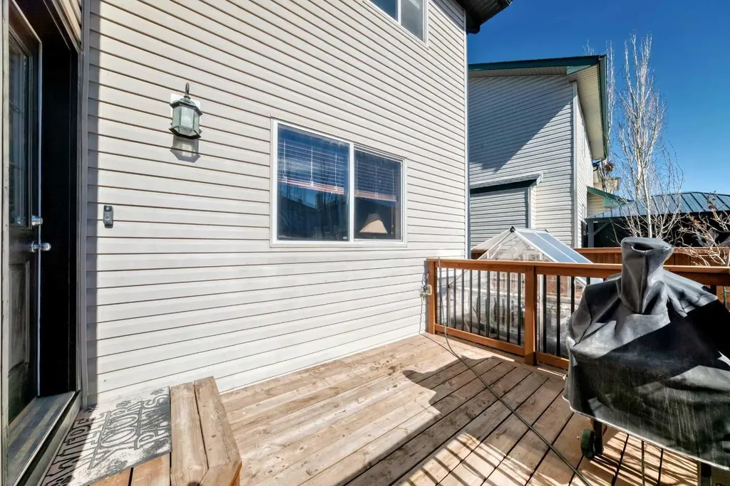 377 Cimarron Boulevard Okotoks AB T1S 2L8