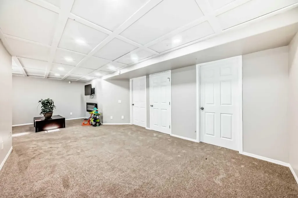 377 Cimarron Boulevard Okotoks AB T1S 2L8